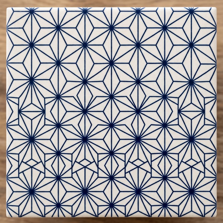 Seamless Japanese asanoha star geometric pattern in indigo on off-white